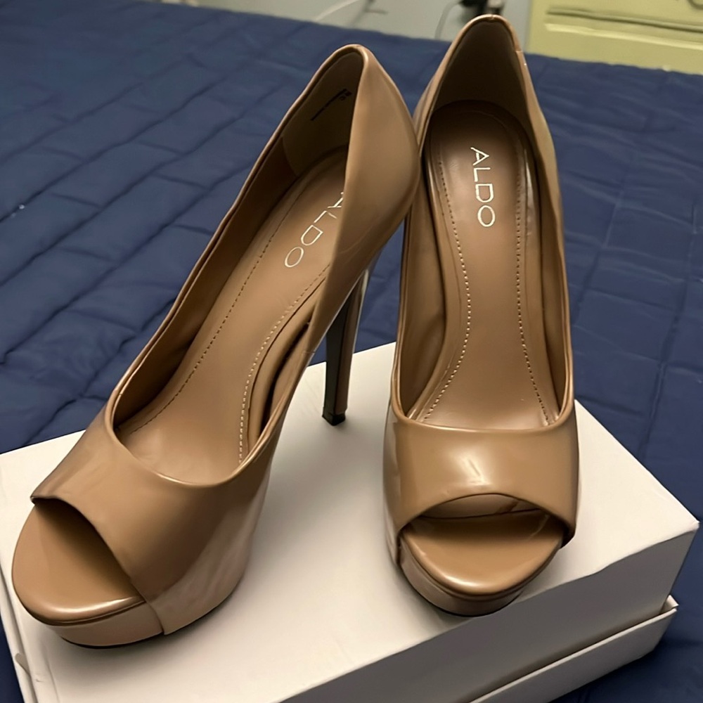 Aldo open to nude heel